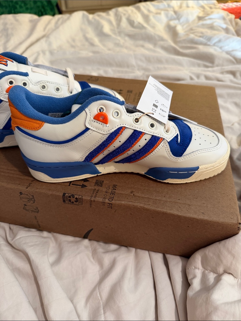adidas Rivalry Low - FR 40/US 7 New York Knicks orange blue & white sneakers - Picture 3 of 17